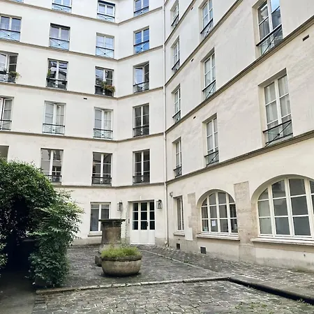 Luxembourg Garden Family Flat Delight *