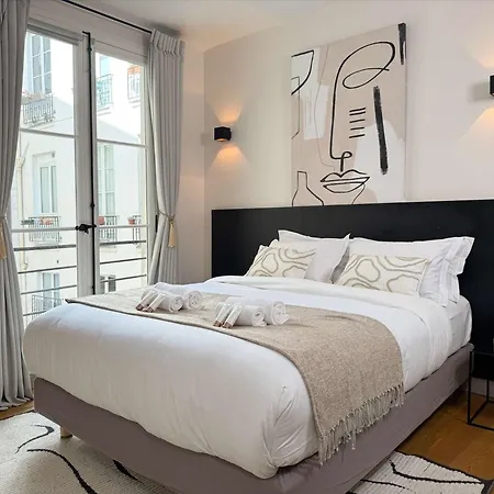 Luxembourg Garden Family Flat Delight *