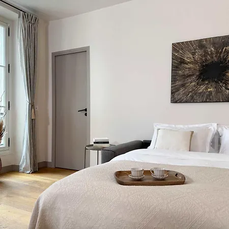 Luxembourg Garden Family Flat Delight *